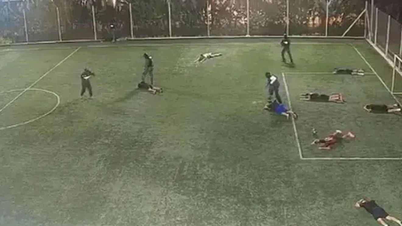 Masacru la o partidă de fotbal. Au intrat îmbrăcați în uniforme militare și au ucis 3 persoane