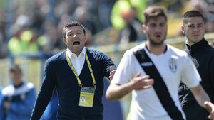 Incredibil! Oprița și-a dat demisia în direct, pe versuri de manele: "Am plecat la luptă cu o șurubelniță, să mă bat cu tancurile! Jucătorilor le-am spus de la pauză..."