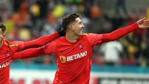 David Miculescu vrea să îl facă uitat pe Andrea Compagno la FCSB! Atacantul a deschis rapid scorul în meciul cu FC U Craiova | VIDEO