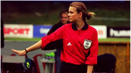 Lady in Black. La 19 ani, Bianca Giuran promite să devină una dintre cele mai bune arbitre din țară. Îl are ca exemplu pe centralul finalei Mondialului, Nicola Rizzoli