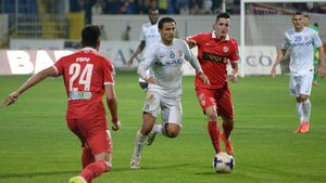 "Dacă ești în insolvență, te duci în Liga a III-a, te reorganizezi". Încă un personaj din fotbalul românesc cere schimbări în Liga 1: "O să ajungi să te bați la retrogradare și să joci în UEFA"