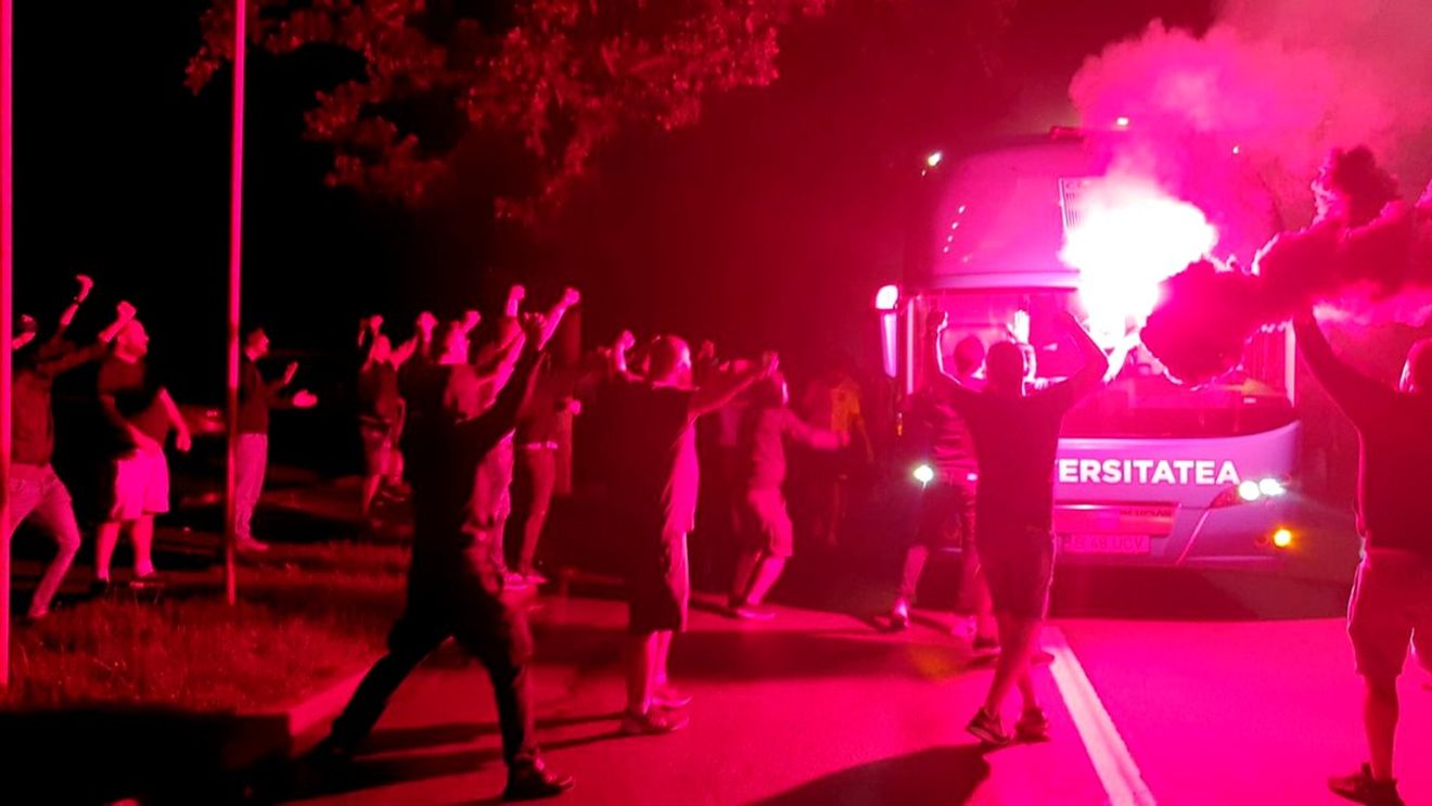 Fanii Craiovei i-au încurajat pe jucătorii lui Corneliu Papură înaintea derby-ului cu FCSB: „Craiova vrea campionatul!” | EXCLUSIV