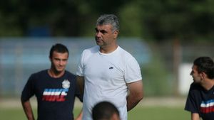 FOTO Leo Strizu a condus primul antrenament al Stelei! Becali: "Pițurcă a spus că n-are sens să meargă la stadion"