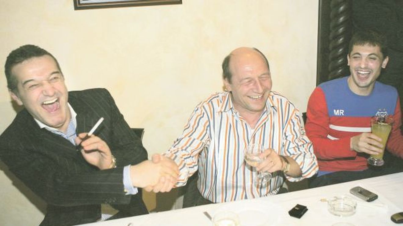 Cât a băut Traian Băsescu la celebra petrecere de la Golden Blitz, după sfertul UEFAntastic Steaua - Rapid. Rădoi: "Am stat toată seara lângă el!"