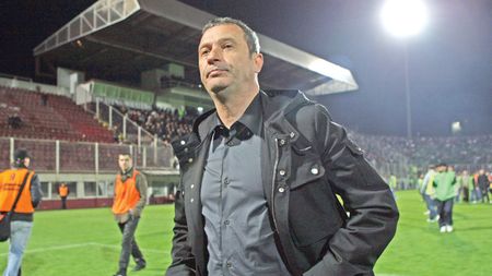 Îl așteaptă pe Rednic