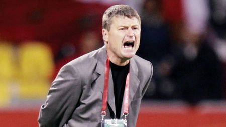 Cea mai tare ascensiune a unui antrenor român:** "Fotbal cu narghilea"