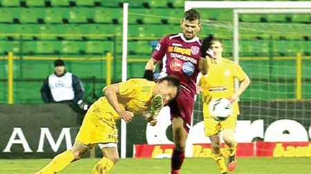 Fază HORROR în Vaslui - CFR!** Cadu a văzut "roșu" direct după ce i-a rupt cinci dinți lui Milanov!  Clujenii au jucat o repriză în 9