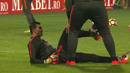 OUT înainte de meci! Niță s-a accidentat la încălzire, iar Reghe a fost forțat să-l schimbe. Are probleme la genunchi și va efectua un RMN