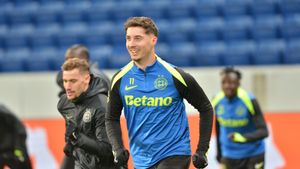 Ce jucători ar transfera David Miculescu de la rivalele Dinamo, Rapid, CFR şi Universitatea Craiova, dacă ar fi patron la FCSB: „În locul lui Olaru”. EXCLUSIV