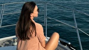 Simona Halep și-a afișat decolteul în costum de baie! Românca se poartă ca o femeie liberă pe iaht în Dubai. GALERIE FOTO