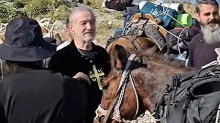 A văzut imaginile cu Gigi Becali la Athos și și-a făcut cruce în direct: ”Îl imită pe Mântuitorul, Doamne iartă-mă!”