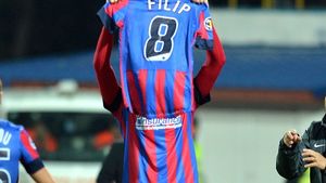 Surpriză pe banca Stelei. Filip revine după aproape jumătate de an de la accidentarea provocată de Mihai Costea