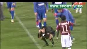 Incidentele care au dus la intreruperea meciului Rapid - Steaua
