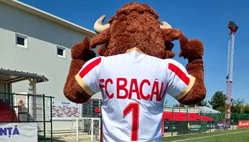 FC Bacău punctează la capitolul imagine. Are mascotă din acest sezon și noul echipament este format din toate culorile drapelului României