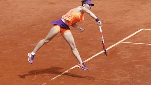 Halep a comentat parcursul superb al Andreei Mitu la Roland Garros. Cum a trăit eliminarea Șarapovei și ce așteaptă de la sezonul de iarbă