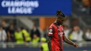 Cum a putut să se facă de râs Rafael Leao în meciul AC Milan - Newcastle! A fost la un pas de golul sezonului, dar a eșuat lamentabil în ultima clipă! | VIDEO