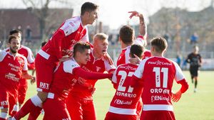 Un dublu campion cu UTA, ”fundașul de fier” al ”Bătrânei Doamne”, e convins că echipa arădeană va reveni în Liga 1 în acest an: ”Categoric e principala favorită la promovare. Are lotul cel mai puternic.” Laszlo Balint, lăudat pentru modestia sa