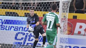 Universitatea Craiova nu vrea să audă de Andrei Vlad! Gigi Becali, dezvăluiri despre „Messi al portarilor”: „I-am dat telefon lui Mihai Rotaru!” Ce răspuns a primit