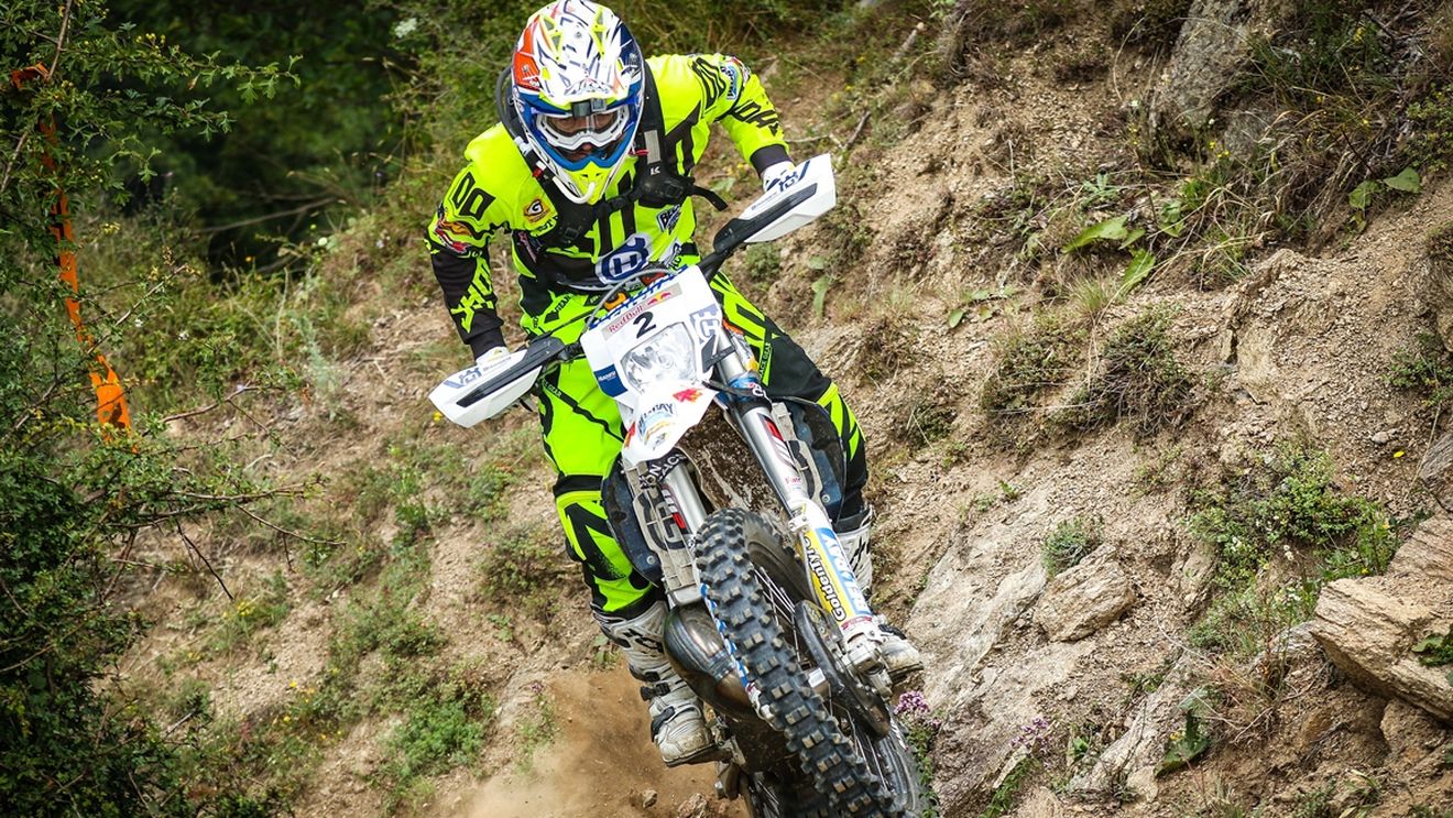 Red Bull Romaniacs 2015 | Britanicul Jarvis a câștigat prima zi în munți, iar Gyenes a terminat în top 15, după probleme cu suspensia față. Primele obstacole pentru rideri: ceață, praf și coborâri abrupte
