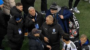 „M-a scuipat și s-a închis ușa”. Scene incredibile, în interiorul stadionului, la Universitatea Craiova - U Cluj. „Rădoi s-a simțit rușinat de rușinea lui Cârțu”. EXCLUSIV