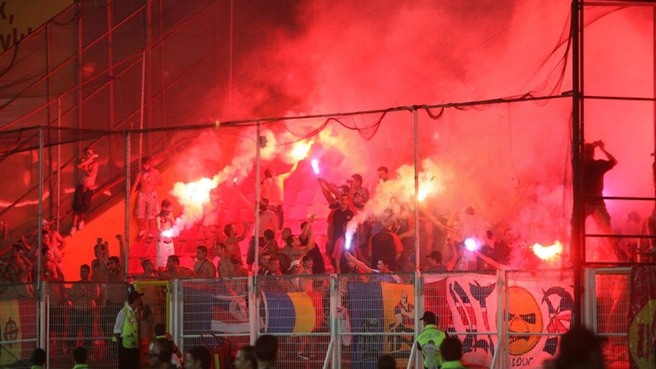 Galeria Stelei nu renunță!** "Vom continua protestele până va pleca Becali!"