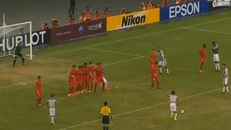 Pirlo e cu siguranță genial. VIDEO - Italianul a înscris total neașteptat dintr-o lovitură liberă