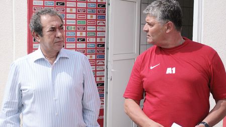 "Îți dăm cu plăcere banii!"** VEZI ce primă are Andone dacă ia titlul!