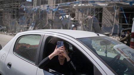 EXTRA Ce a pățit o româncă în Iran, când a ieșit singură la piață: „O mașină a urmărit-o. I s-a spus asta”