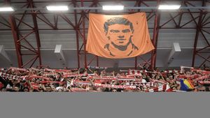 Galeria dinamovistă tună: "Sluga care face tot posibilul să-i mulțumească pe cei doi stăpâni ai săi, de la RIN și clanul Butoane!". Ce oferte au fost refuzate pentru Dan Nistor, inclusiv din partea lui Șumudică!