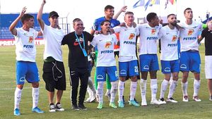 Gică Hagi, așa cum nu l-ai mai văzut! A cântat în premieră alături de ultrașii Farului: „Avem și noi suporteri!” | FOTO