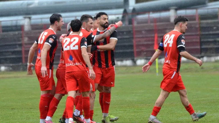 Vremuri grele la ACSM Reșița! Bugetul va fi redus cu până la 40 la sută și doar doi fotbaliști mai au contracte din vară. Team-managerul Valentin Ciucur: ”Jucătorii așteaptă ofertele noastre, dar și din partea altor echipe”