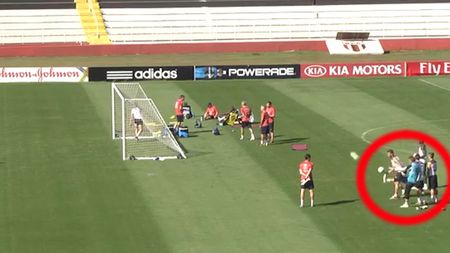 În așteptarea disputei cu Germania, francezii s-au întrecut în execuții spectaculoase. VIDEO - Pogba, Cabaye și Giroud, goluri din spatele porții