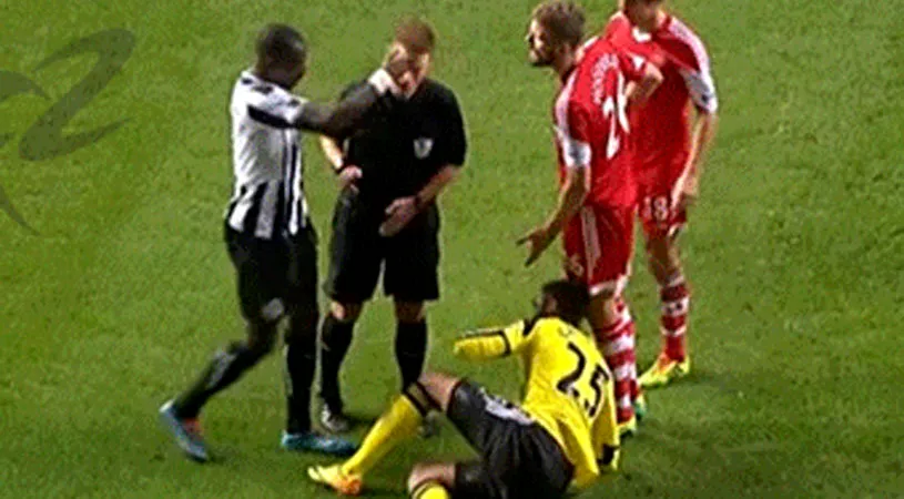 Ouch! :) Sissoko l-a pus la pământ pe arbitrul de la Newcastle - Southampton, după ce l-a lovit direct în față