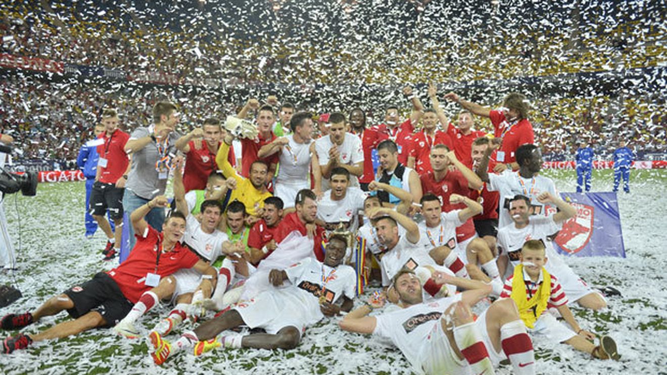 Fanii "câinilor" și-au dat coate în tribune: "Cine e ăsta?"** Omul pe care Bonetti l-a cerut expres a impresionat în primul meci oficial la Dinamo