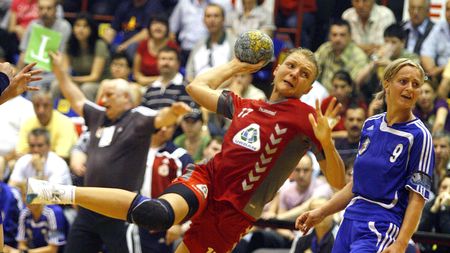 Retragerea unei campioane! Simona Gogîrlă agață oficial "ghetele în cui", într-un eveniment caritabil de excepție la Vâlcea. "Aș mai putea juca și acum". Nume mari ale naționalei au confirmat prezența la gală