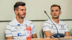 Rapid s-a despărțit de încă un jucător, iar acesta s-a întors la Pandurii, unde a fost golgheter și de unde prindea transferul la CFR Cluj. Tot la gorjeni s-a întors și Pedro Mingote