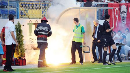Fanii lui Dinamo au făcut spectacol la primul meci din acest sezon: **2.000 de "câini" la Ploiești