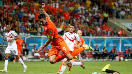 Reacția lui Robin van Persie după ce presa olandeză a susținut că a suferit o ruptură a ligamentelor încrucișate