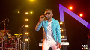 Dani Alves și-a schimbat meseria pentru o zi. Brazilianul a făcut senzație cu melodia pe care a lansat-o. Cum cântă fundașul VIDEO