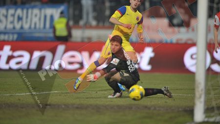 "Nilă" este furnizorul de suveniruri roș-albastre pentru un jucător de la Dinamo!** Cine este fotbalistul care nu-și poate uita trecutul stelist