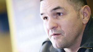 Dialog între Bute și Doroftei:** "Dacă vrei să ai vreo șansă cu Froch, boxează ca în repriza a 12-a" /  "E ușor să vorbești când vezi meciul din fotoliu!"