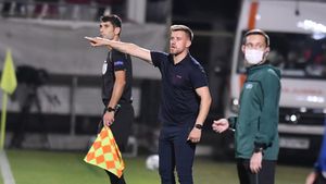 Mihai Pintilii a „plâns” după trei jucători la meciul cu Slovan Liberec: „Dacă îi aveam pe ei, băteam!” | VIDEO