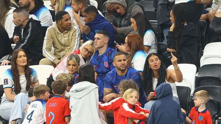 Non c'e due senza tre! Celebrul fotbalist milionar și-a înșelat nevasta și amanta cu o a treia femeie, un manechin misterios!