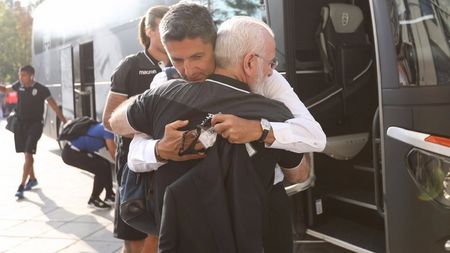 Încep problemele pentru Răzvan Lucescu? Mesajul din lojă după umilința suferită de PAOK: "Aș vrea să mă trezesc cu amnezie, să uit rușinea asta!"

