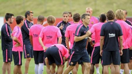 O fotografie a jucătorilor BarÃ§ei face vâlvă în Spania. "Cine lipsește din poza de familie?" Catalanii anunță un transfer iminent