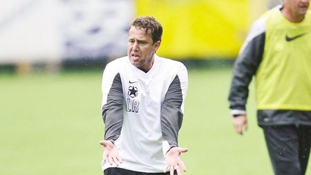 Reghe dur! Cum au fost chinuiți steliștii la ultimul antrenament și de ce s-a enervat antrenorul în timpul miuței cu cei din staff