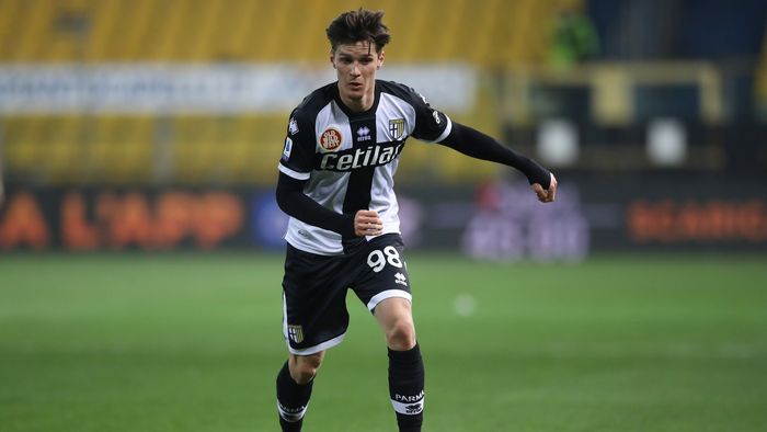 Dennis Man și Valentin Mihăilă au dat statistica peste cap în tricoul Parmei! Ce au aflat italienii după golul marcat în Serie A