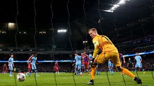 Joe Hart și-a prelungit contractul cu City. Alți cinci "cetățeni" au semnat în 2014 prelungirea angajamentelor