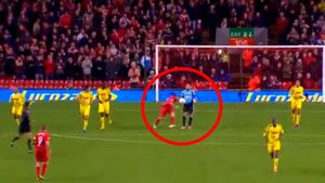 Fanii de pe Anfield nu au înțeles nimic!** VIDEO Golul lui Agger a băgat pe toată lumea în ceață! A fost anulat corect?