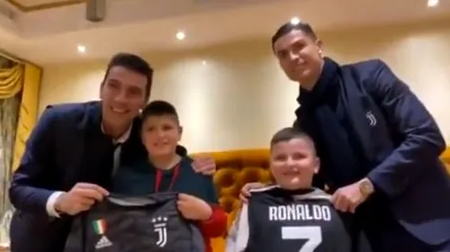Gest emoționant! Cristiano Ronaldo și Gianluigi <i class='ep-highlight'>Buffon</i> s-au întâlnit cu doi copii care au scăpat ca prin urechile acului de la moarte în timpul cutremurului din Albania | FOTO